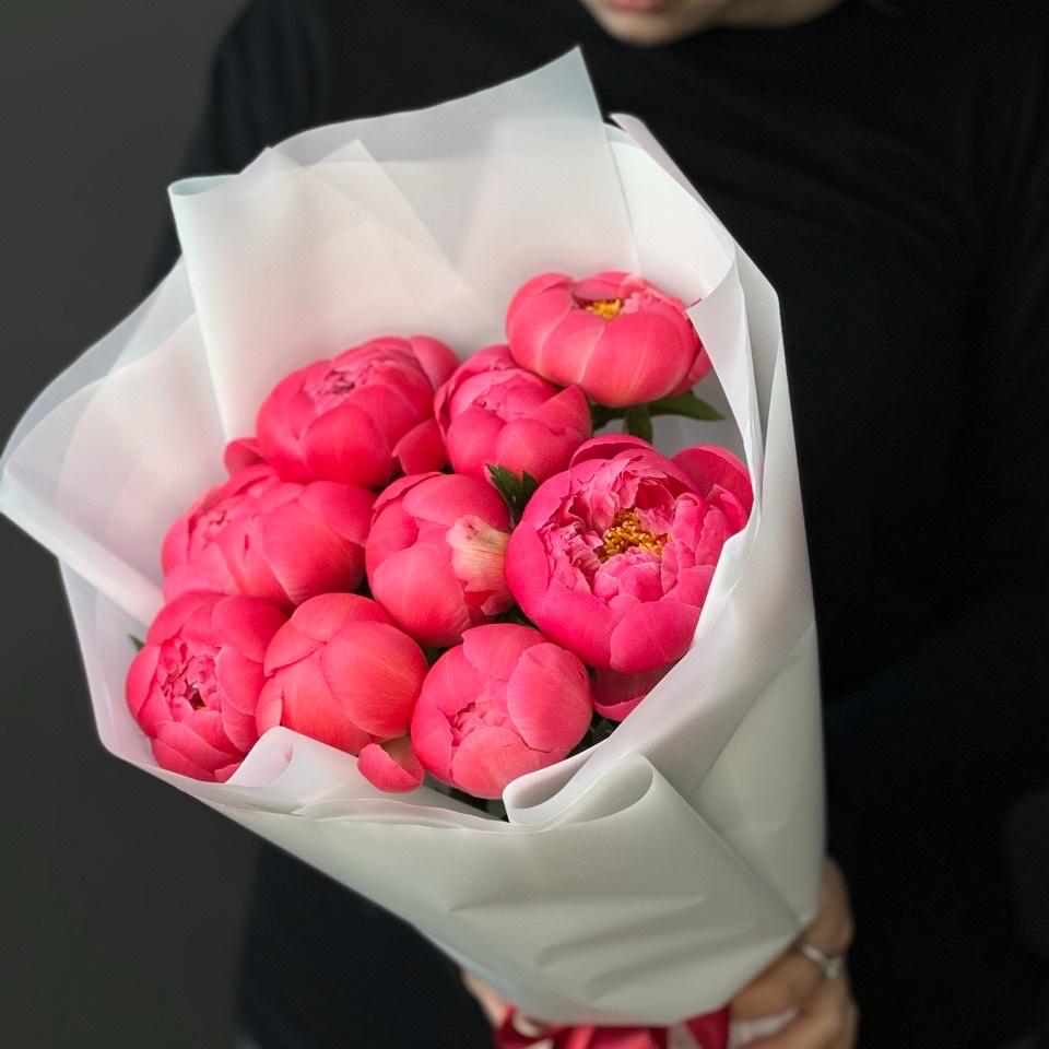 Букет с пионами 9 шт артикул  25740argl